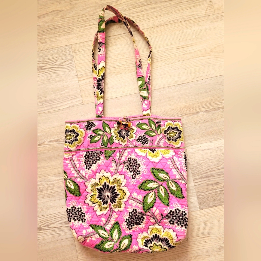Beautiful VERA BRADLEY Pink Paisley Green Leaf Pattern Tote Bag
